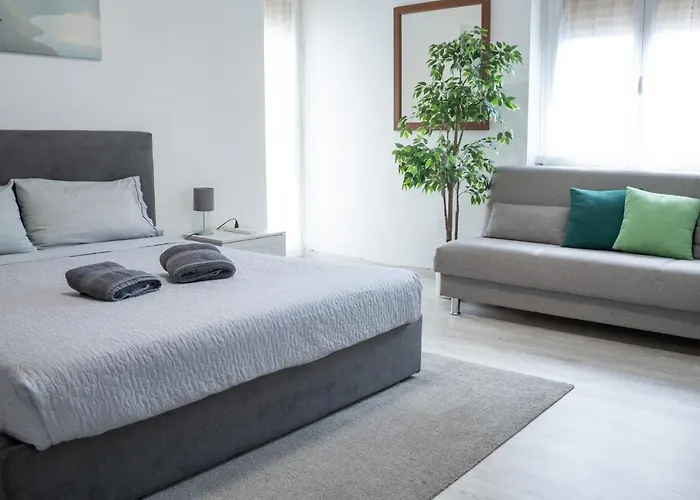 Nonna Pina Moderno Vicino Metro Awifi,netflix Apartment *